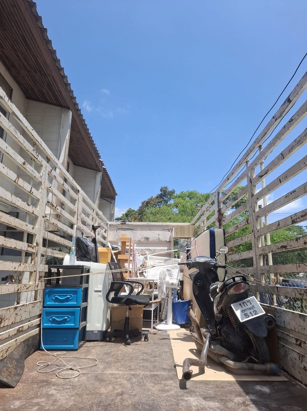 ขนย้ายของใช้และเฟอร์นิเจอร์